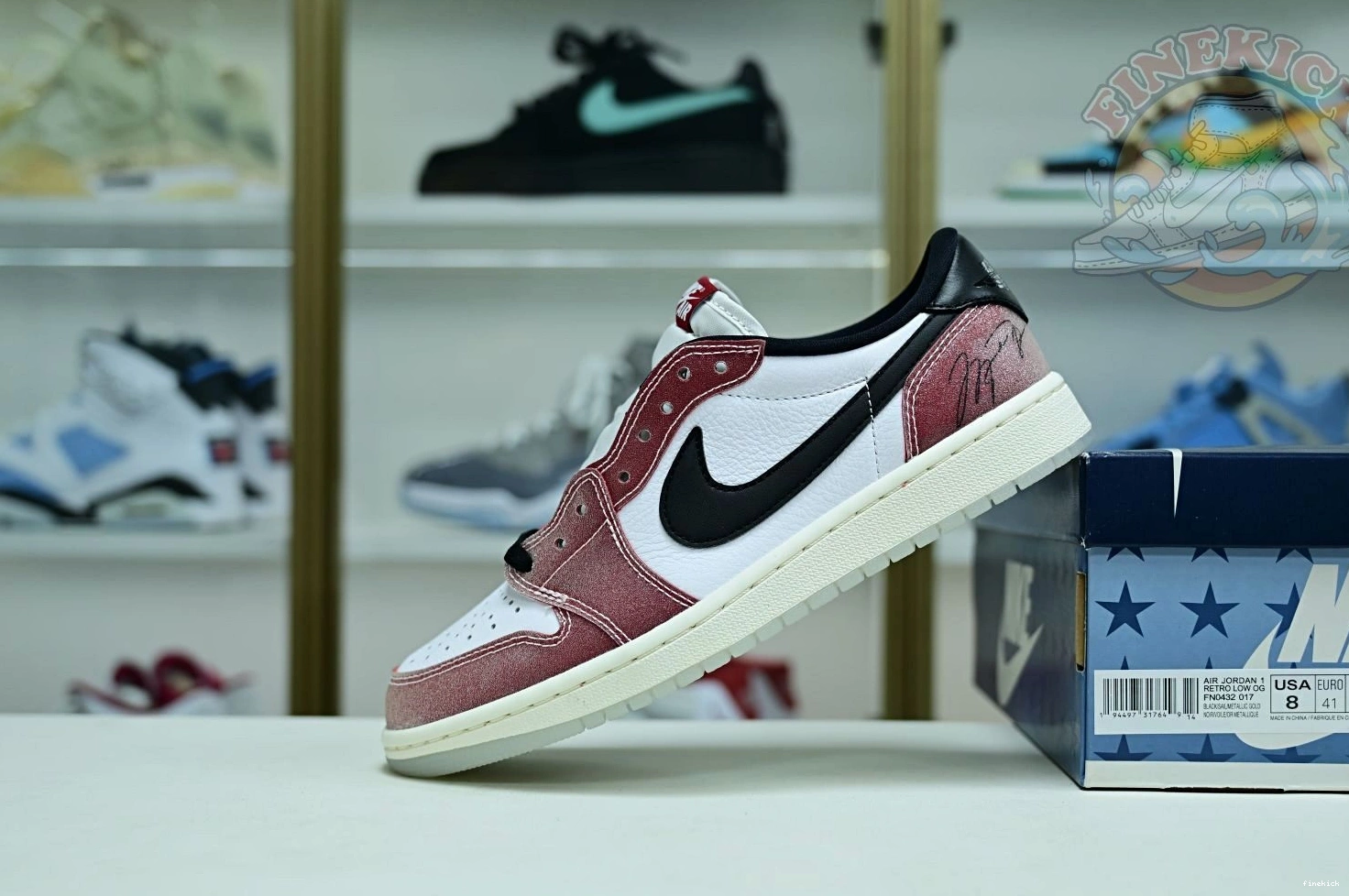 Room Trophy Jordan1 Low x Air Jordan OG 0731